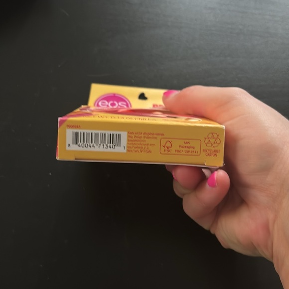 Completely new and unused EOS peachy keen lip balm variety pack - Picture 3 of 4